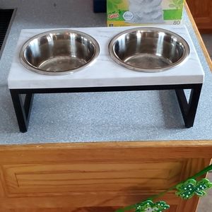 Frisco elevated dog feeder